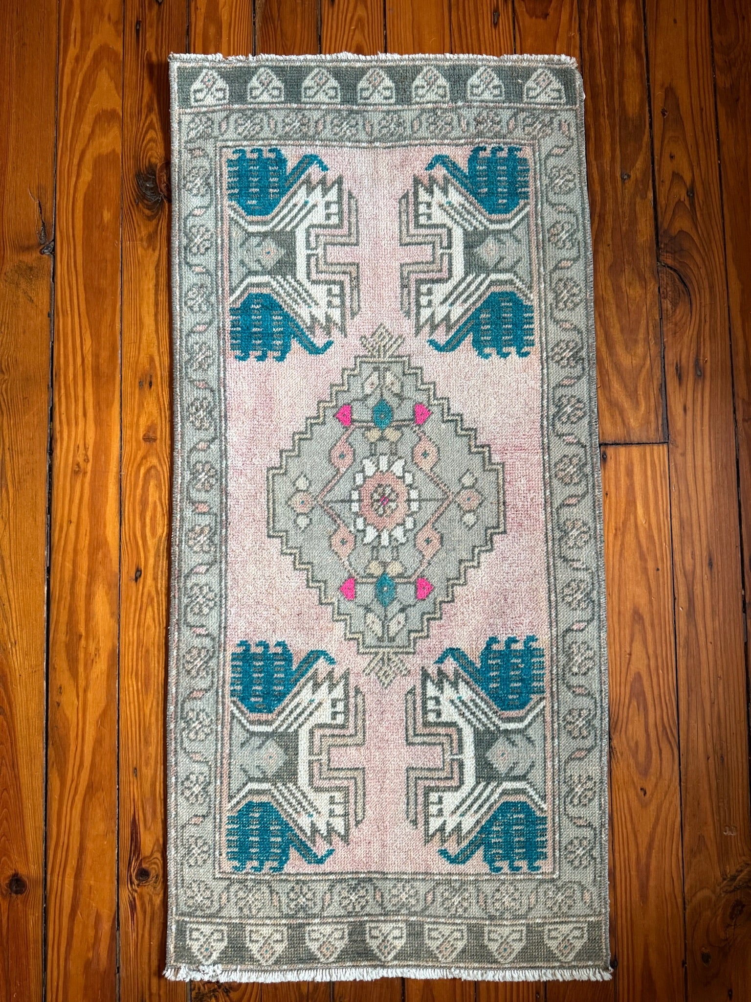 Baris - Neighborhood Rugs